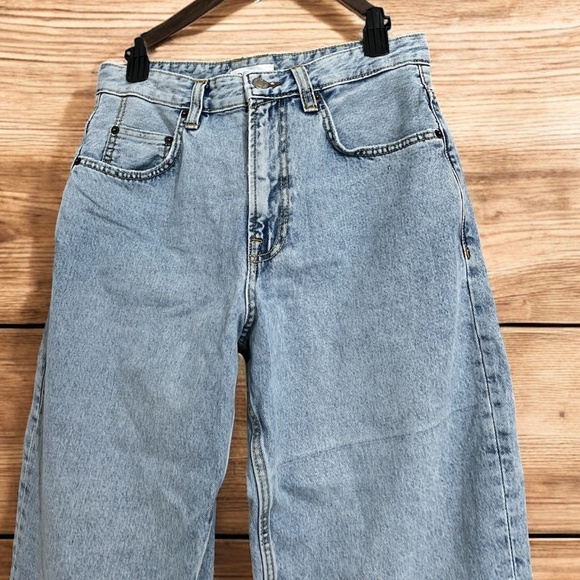 Zara Women’s Blue Light Wash High Rise Mom Jeans Sz-8 - Picture 2 of 7